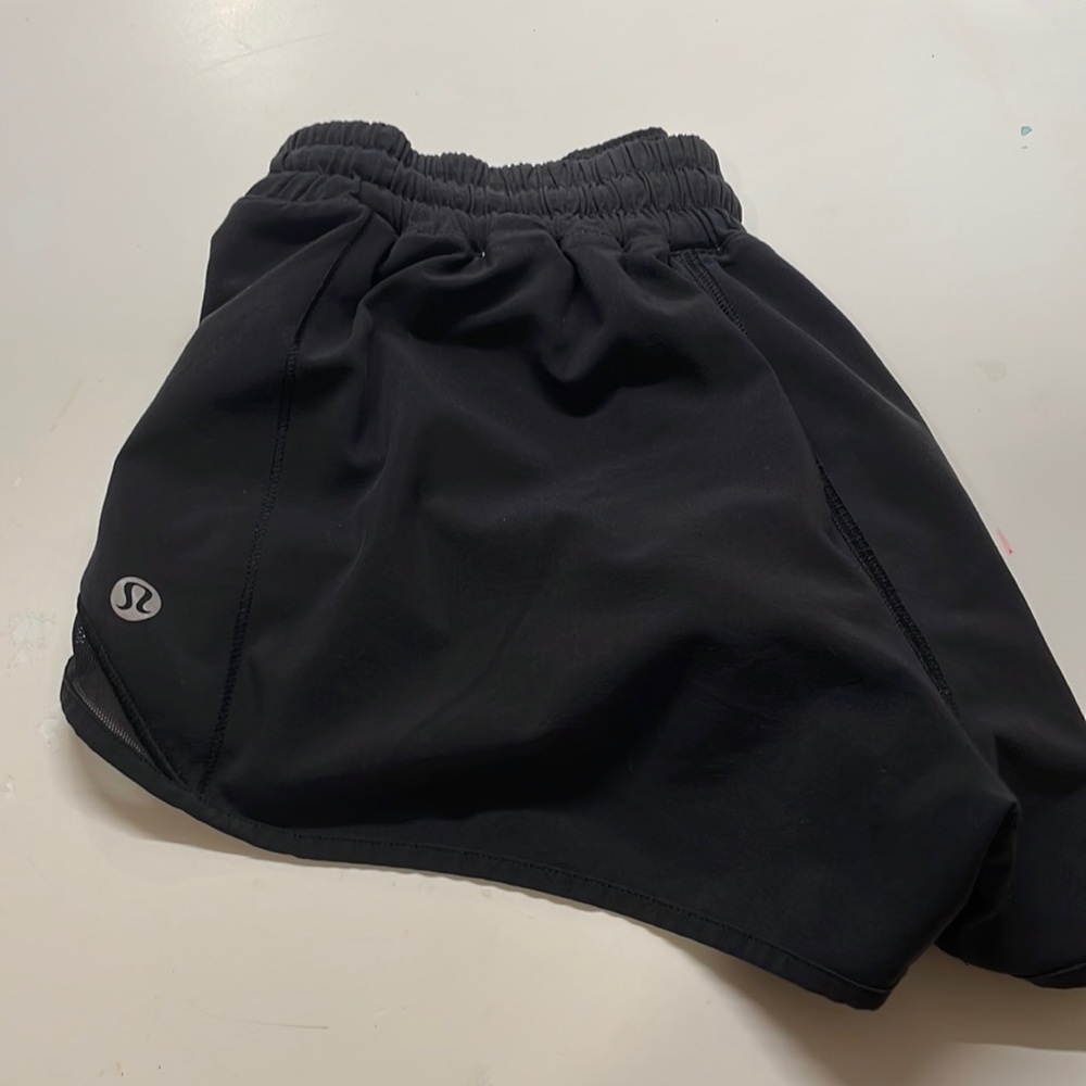 Lululemon hotty hot shorts 2.5”